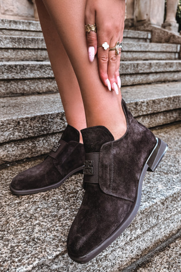 Botas de ante sintético con decoración Vinceza 91185 chocolate