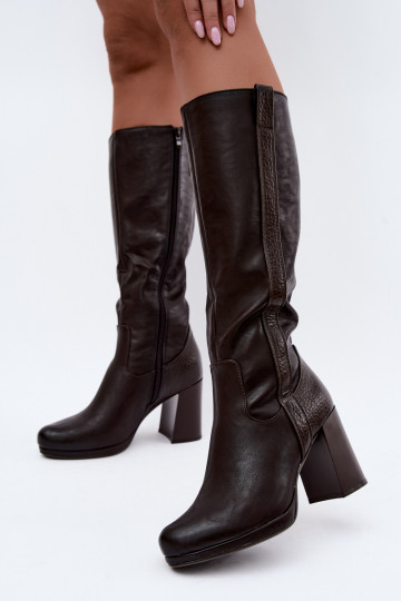 Botas largas aisladas con tacón chocolate Alessa