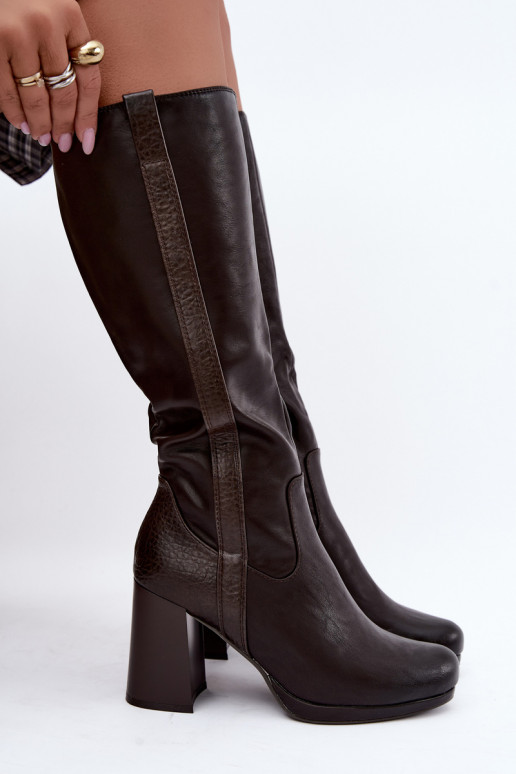 Botas largas aisladas con tacón chocolate Alessa