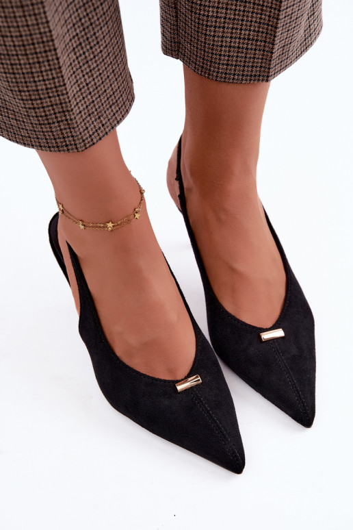 Zapatos negros con tacones abiertos y detalles dorados Renisa