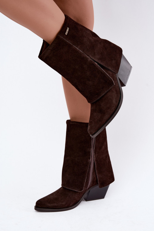 botines de estilo vaquero con tacones de ante natural con caña bordada Big Star UU274115 color chocolate
