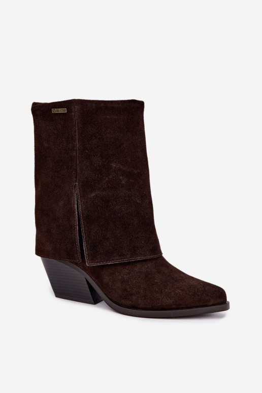 botines de estilo vaquero con tacones de ante natural con caña bordada Big Star UU274115 color chocolate