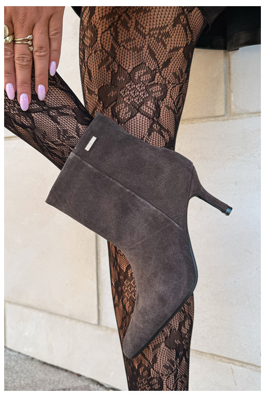 Botas de ante con tacones finos y aislamiento, tipo slip-on Big Star UU274492 marrones