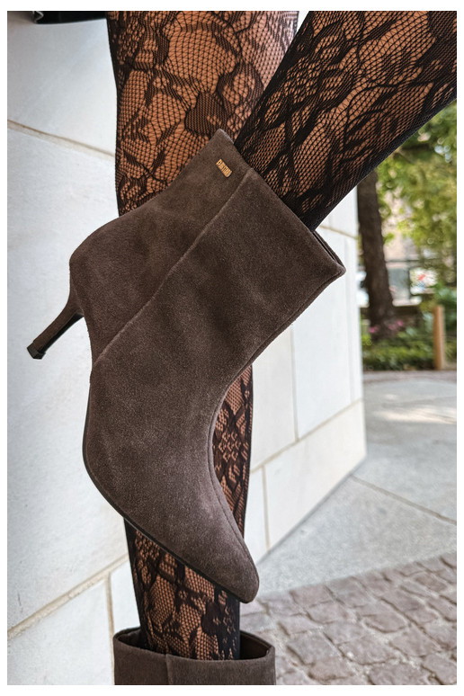 Botas de ante con tacones finos y aislamiento, tipo slip-on Big Star UU274492 marrones