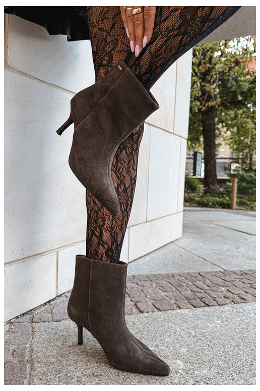 Botas de ante con tacones finos y aislamiento, tipo slip-on Big Star UU274492 marrones