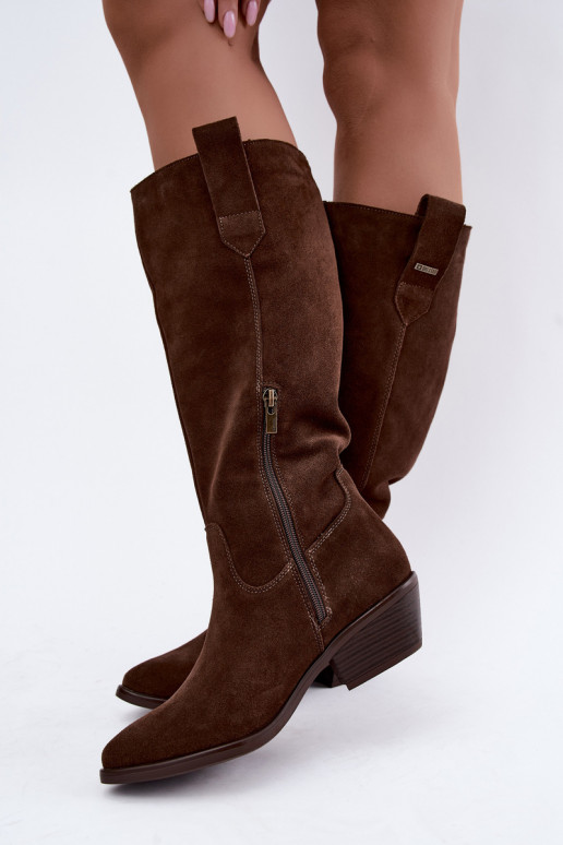 botas altas de ante sintético para mujeres con tacón bajo aisladas Big Star UU274519 color chocolate