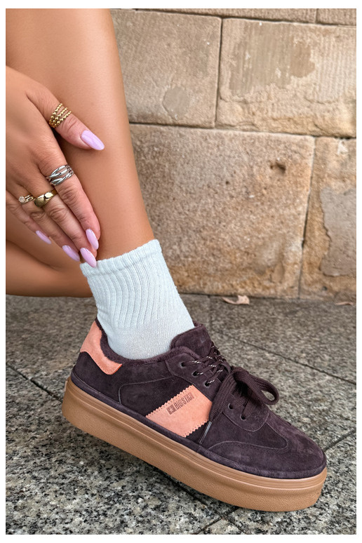 botas de estilo sneaker de ante sintético para mujeres aisladas Big Star UU274770 color chocolate
