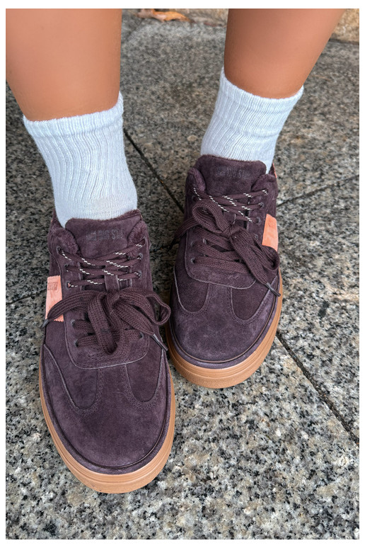 botas de estilo sneaker de ante sintético para mujeres aisladas Big Star UU274770 color chocolate