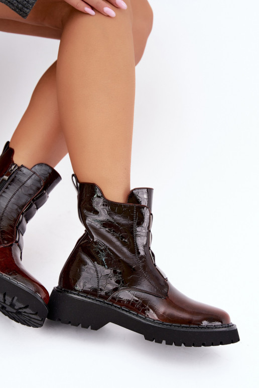 Botines aislados para mujer con efecto charol T.Sokolski Z26-501 marrón