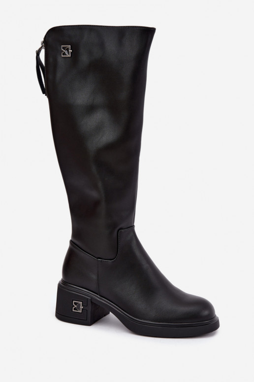 Botas altas aisladas de cuero natural Vinceza negros