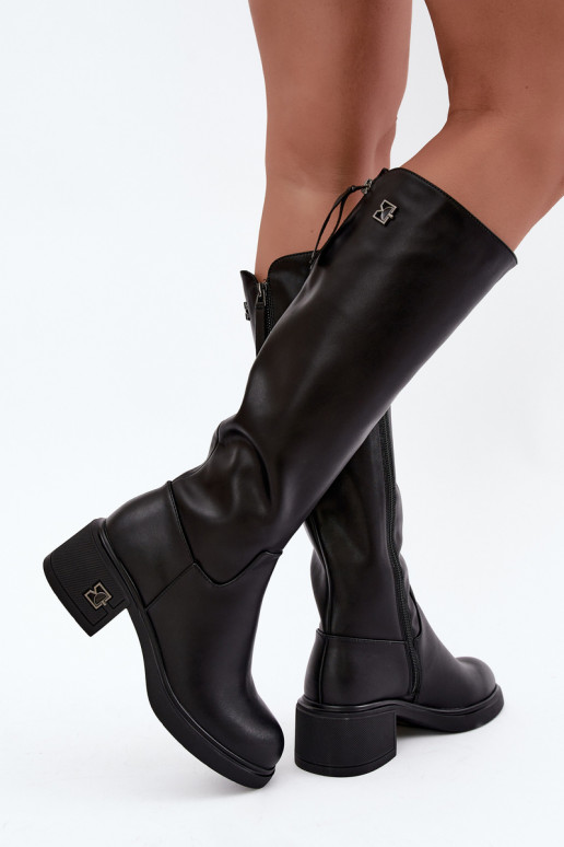 Botas altas aisladas de cuero natural Vinceza negros