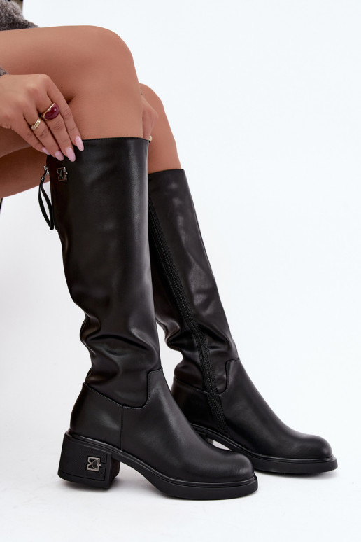 Botas altas aisladas de cuero natural Vinceza negros