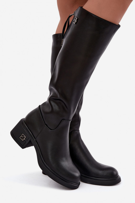 Botas altas aisladas de cuero natural Vinceza negros