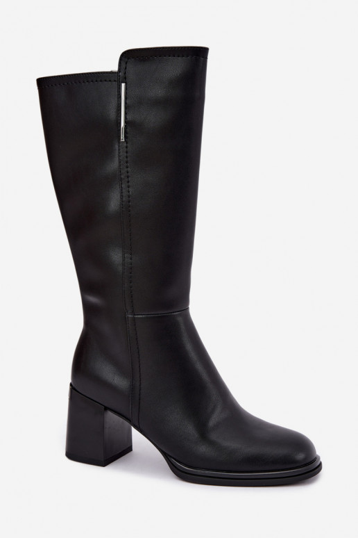 Botas altas aisladas de cuero natural con tacones Vinceza negras