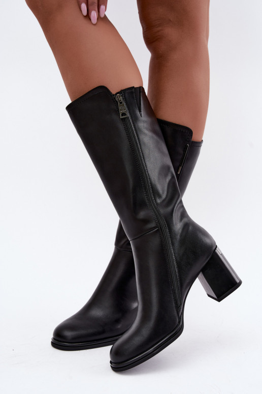 Botas altas aisladas de cuero natural con tacones Vinceza negras