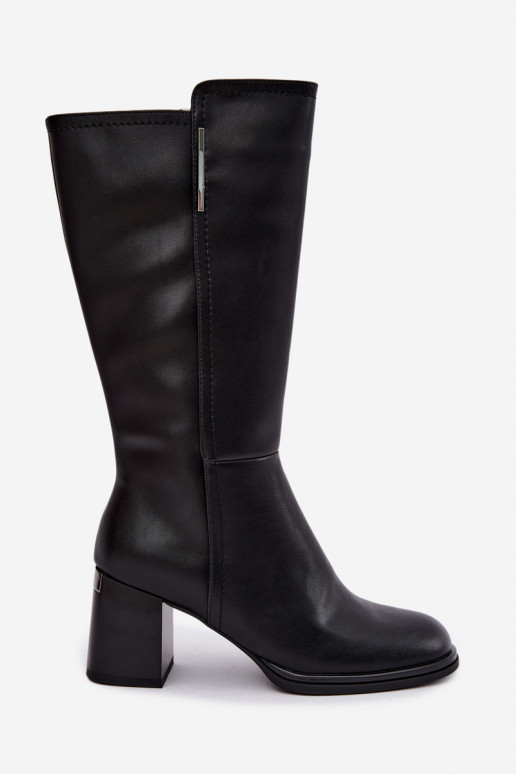 Botas altas aisladas de cuero natural con tacones Vinceza negras