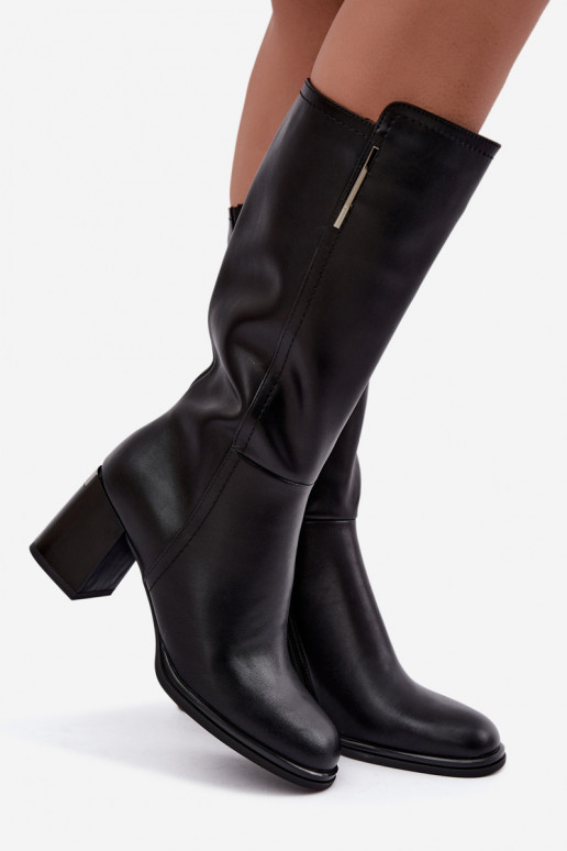 Botas altas aisladas de cuero natural con tacones Vinceza negras
