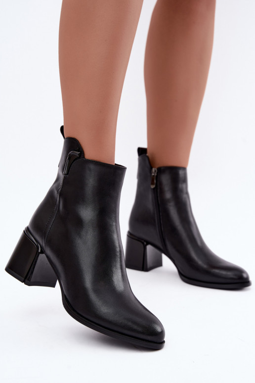 Botines de mujer de cuero sintético con tacón, aislados, negros Kirella