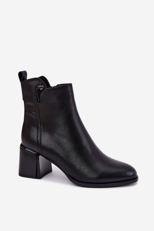 Botines de mujer de cuero sintético con tacón, aislados, negros Kirella