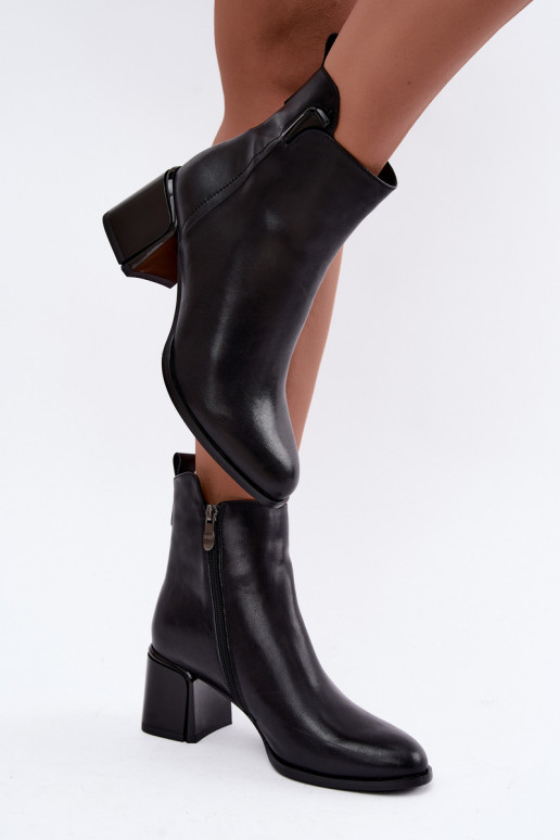 Botines de mujer de cuero sintético con tacón, aislados, negros Kirella