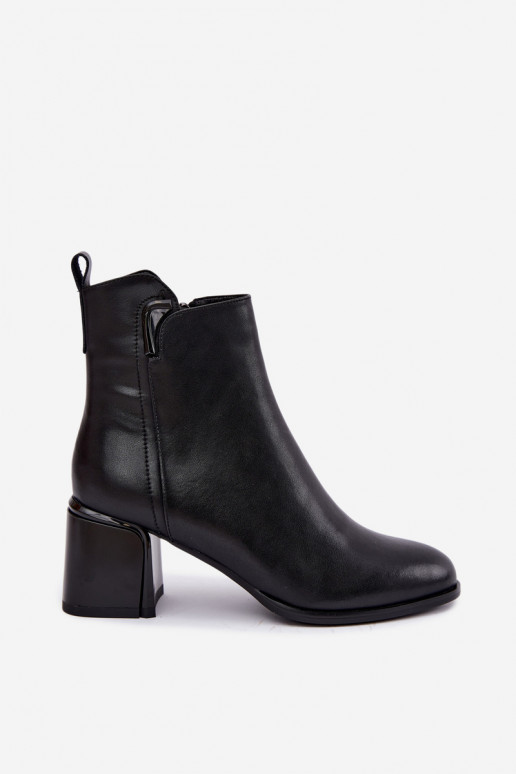 Botines de mujer de cuero sintético con tacón, aislados, negros Kirella