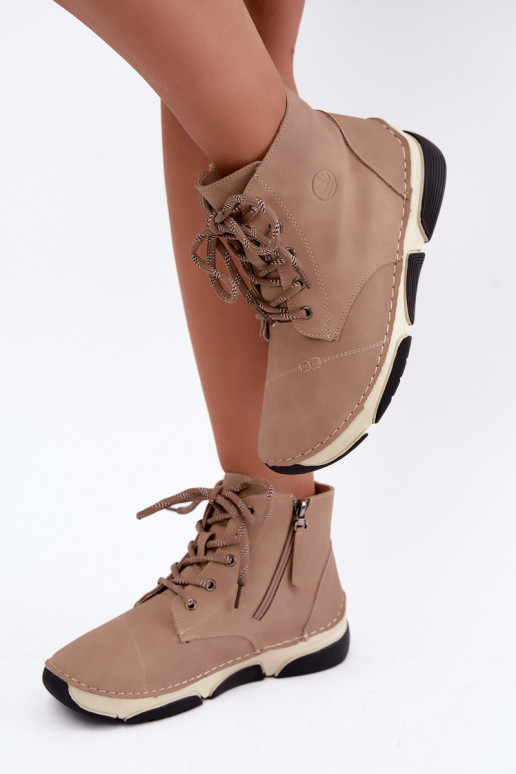 Botines de mujer aislados, color arena Lerissa