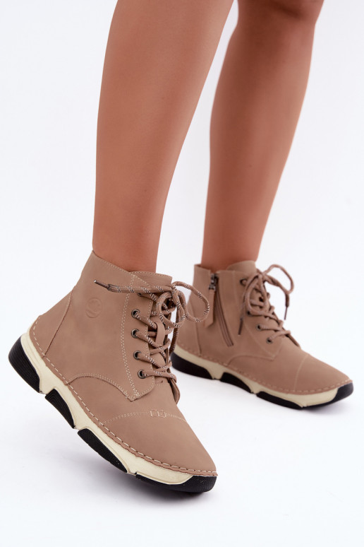 Botines de mujer aislados, color arena Lerissa