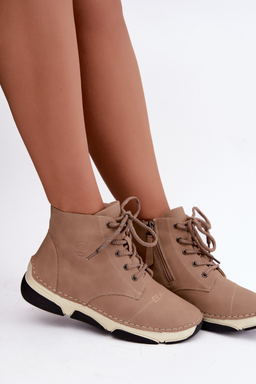 Botines de mujer aislados, color arena Lerissa