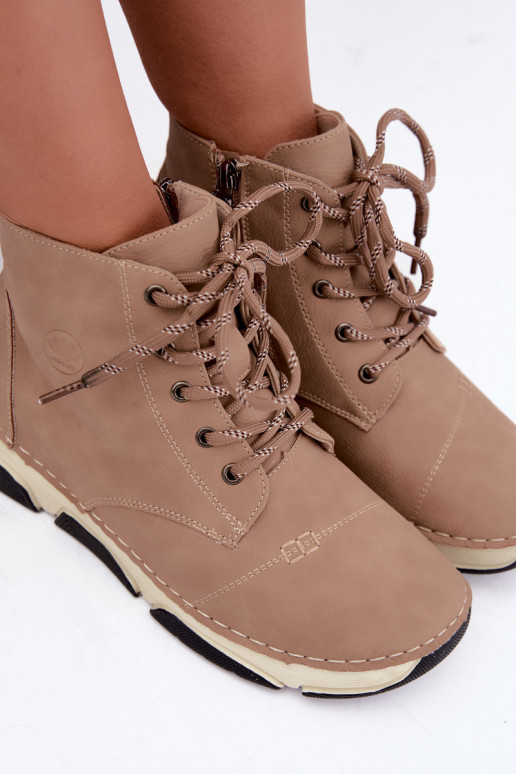 Botines de mujer aislados, color arena Lerissa