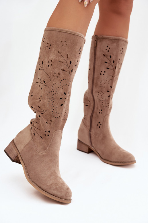 Botas altas de mujer color arena con elementos calados Helinna Klocke