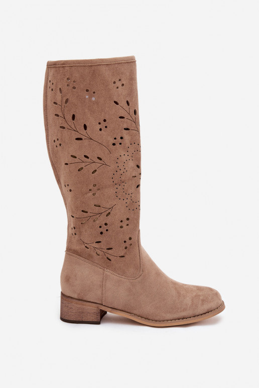 Botas altas de mujer color arena con elementos calados Helinna Klocke