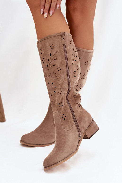 Botas altas de mujer color arena con elementos calados Helinna Klocke