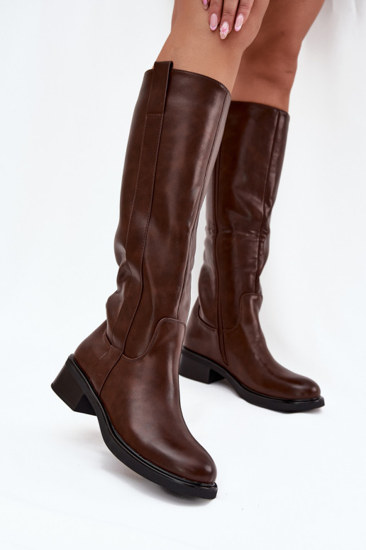 Botas altas de mujer con tacón bajo en color marrón Averna