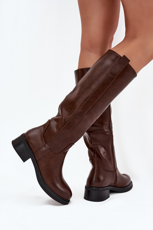 Botas altas de mujer con tacón bajo en color marrón Averna