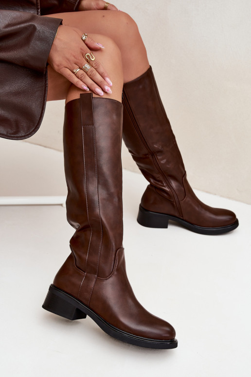 Botas altas de mujer con tacón bajo en color marrón Averna