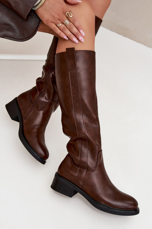 Botas altas de mujer con tacón bajo en color marrón Averna