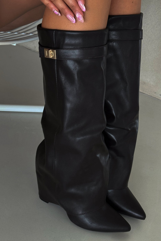 Botas altas de mujer con tacón y caña de cordones, con detalles dorados en color negro Diorna