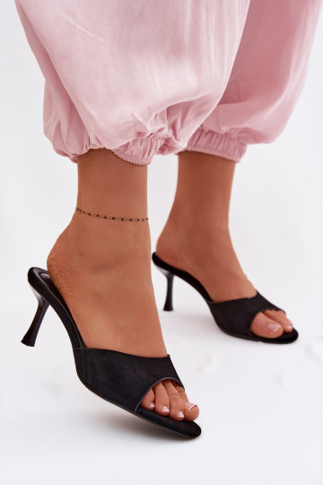 Zapatillas de ante sintético con tacones delgados en color negro Melissea
