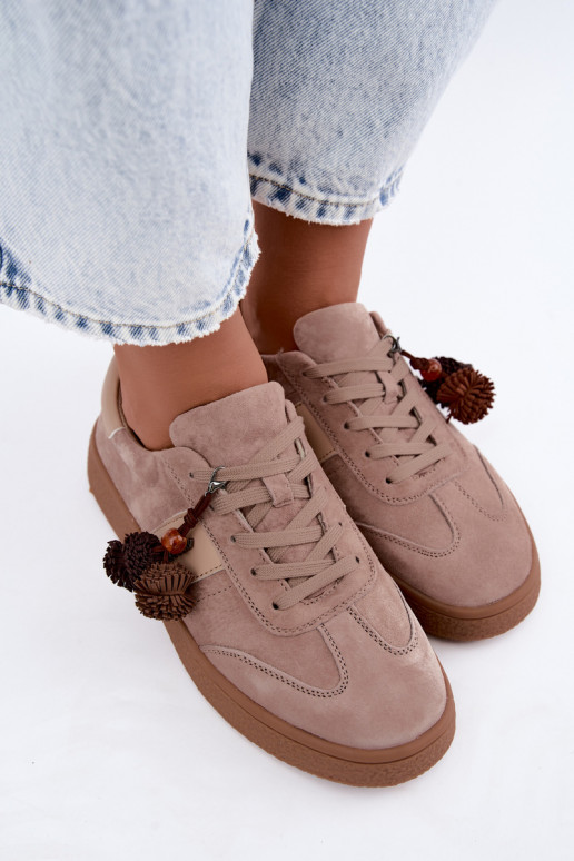 Zapatillas de ante sintético con pompones Vinceza 79682 color arena