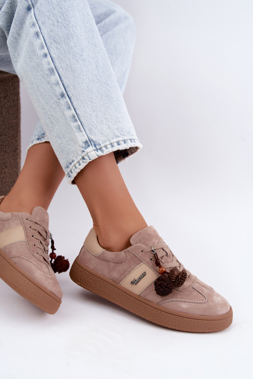 Zapatillas de ante sintético con pompones Vinceza 79682 color arena