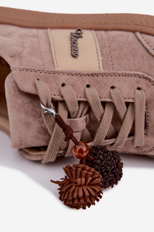Zapatillas de ante sintético con pompones Vinceza 79682 color arena