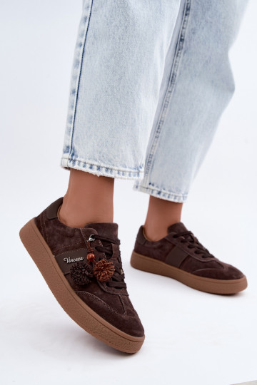 Zapatillas de ante sintético con pompones Vinceza 79682 color chocolate 2