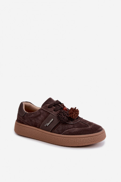 Zapatillas de ante sintético con pompones Vinceza 79682 color chocolate