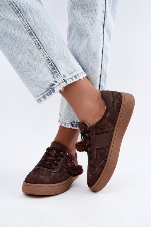 Zapatillas de ante sintético con pompones Vinceza 79682 color chocolate