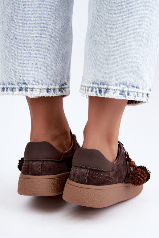 Zapatillas de ante sintético con pompones Vinceza 79682 color chocolate