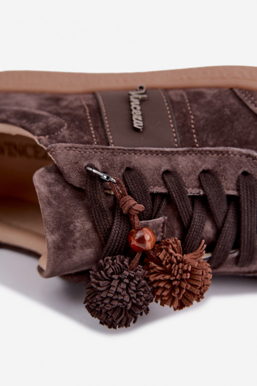 Zapatillas de ante sintético con pompones Vinceza 79682 color chocolate