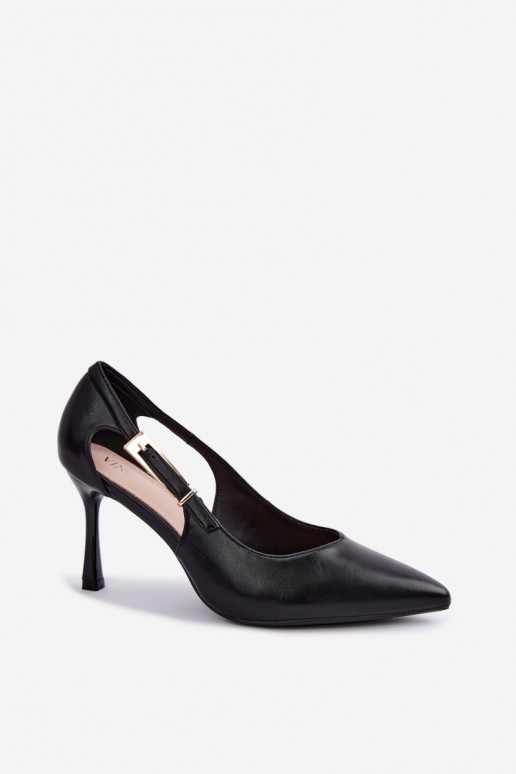 Zapatos de tacón alto con recortes y hebillas doradas Vinceza 62288 negras