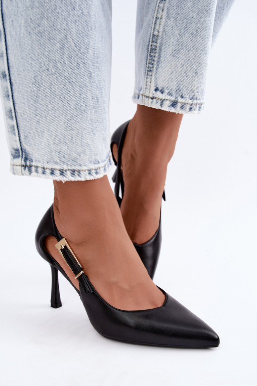 Zapatos de tacón alto con recortes y hebillas doradas Vinceza 62288 negras