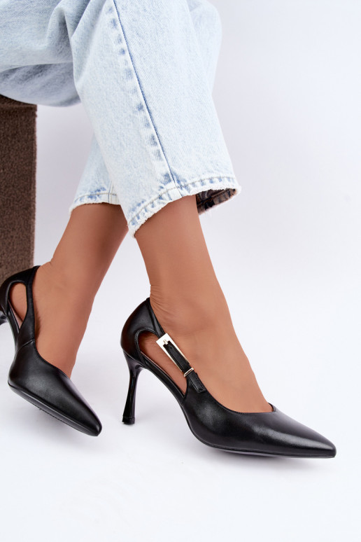 Zapatos de tacón alto con recortes y hebillas doradas Vinceza 62288 negras