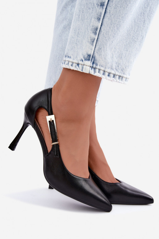 Zapatos de tacón alto con recortes y hebillas doradas Vinceza 62288 negras